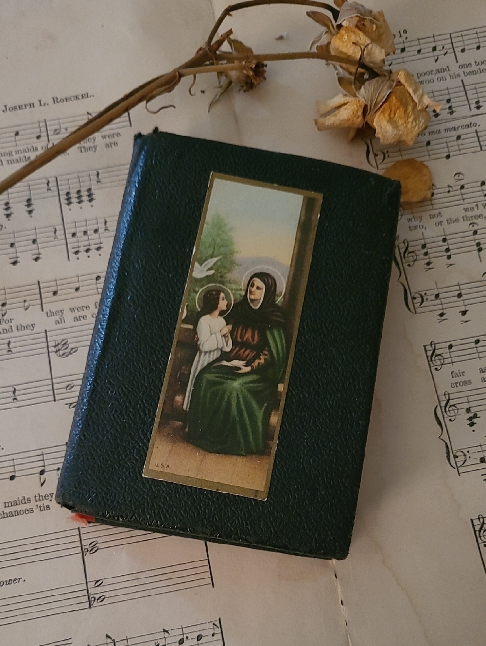 Antique titled Manuel de Sainte-Anne, published by C.O. Beauchemin & Fils, 1872